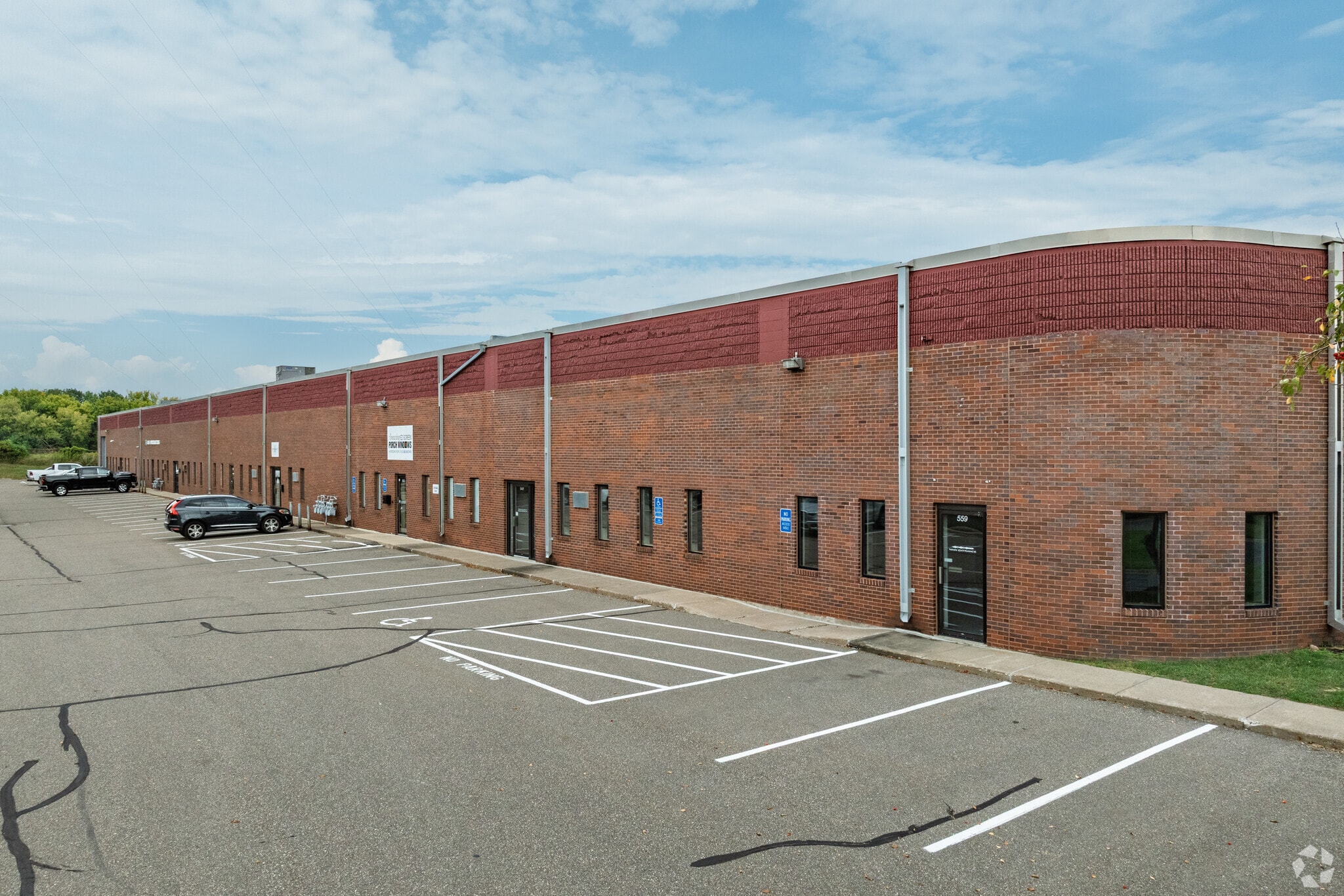 559-575 Shoreview Park Rd, Shoreview, MN for lease Primary Photo- Image 1 of 6