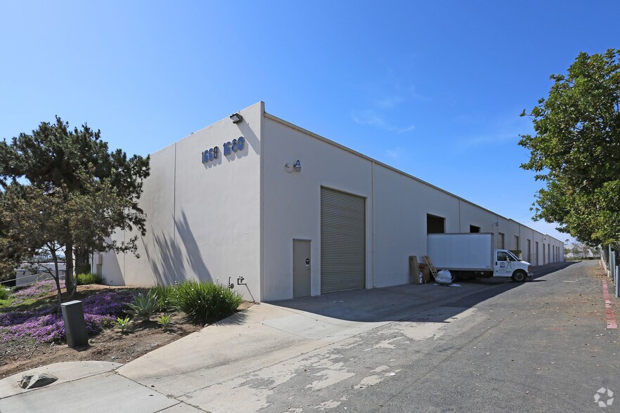 1668-1680 Industrial Blvd, Chula Vista, CA à louer - Photo du bâtiment - Image 2 de 4