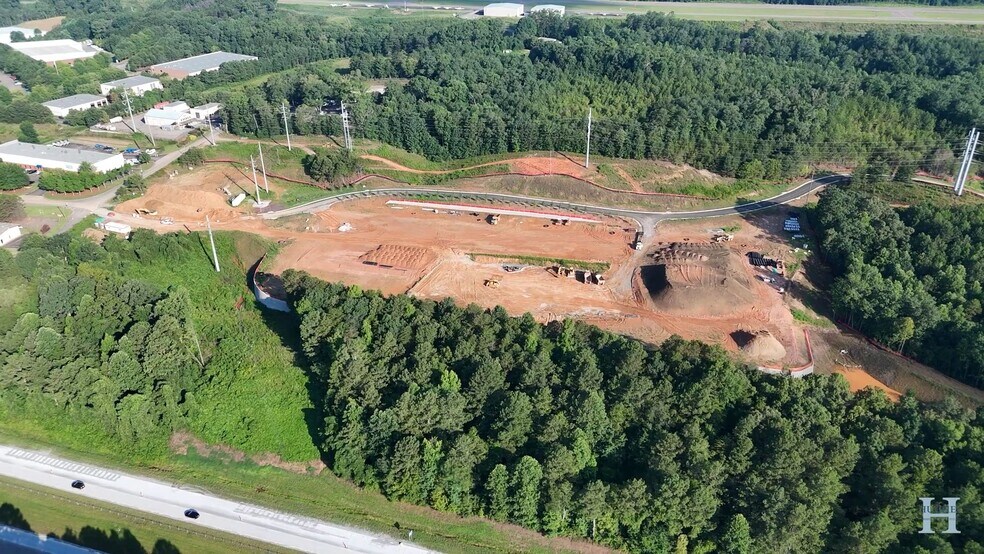 710 Wes Walker Memorial Dr, Ball Ground, GA à louer - Vidéo sur l’inscription commerciale - Image 2 de 4