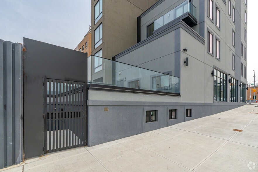 738 5th Ave, Brooklyn, NY for lease - Building Photo - Image 3 of 4