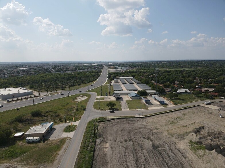 7411 Glen Mont Dr, San Antonio, TX for sale - Primary Photo - Image 1 of 17