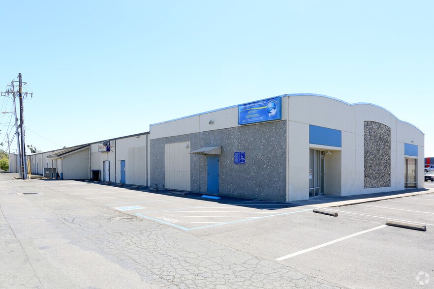 228-244 Travis Ct, Suisun City, CA à louer - Photo du bâtiment - Image 3 de 3