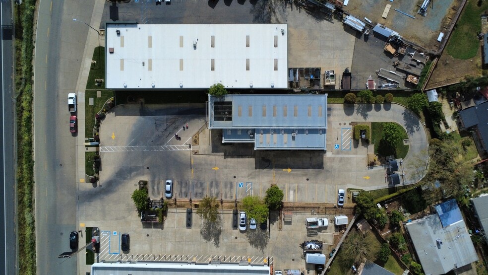 604 Fairway Dr, Galt, CA for sale - Building Photo - Image 3 of 8