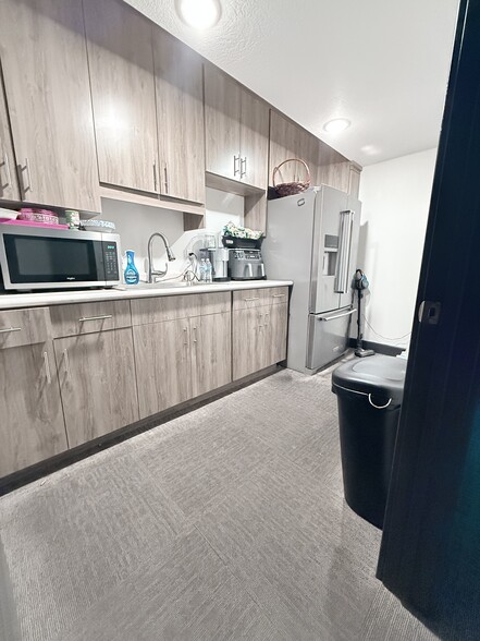 4685 S Highland Dr, Holladay, UT à louer - Photo du bâtiment - Image 3 de 13