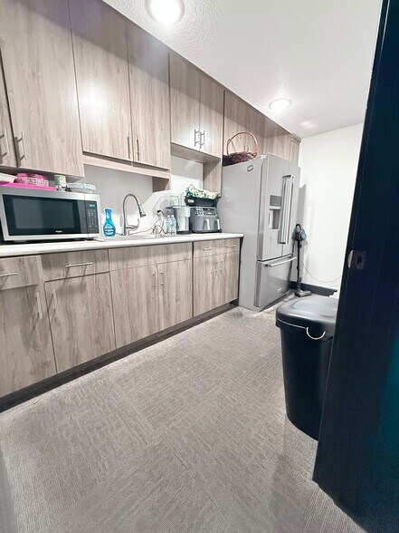 4685 S Highland Dr, Holladay, UT à louer - Photo du bâtiment - Image 3 de 14