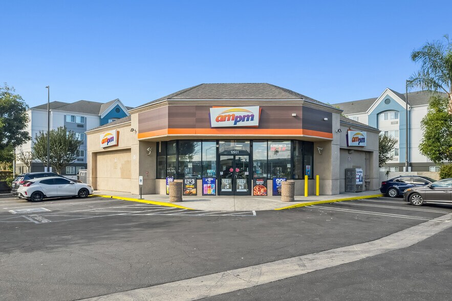 12931 Garden Grove Blvd, Garden Grove, CA à vendre - Photo du bâtiment - Image 2 de 7