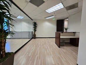 3401 Centrelake Dr, Ontario, CA à louer Photo intérieure- Image 2 de 12
