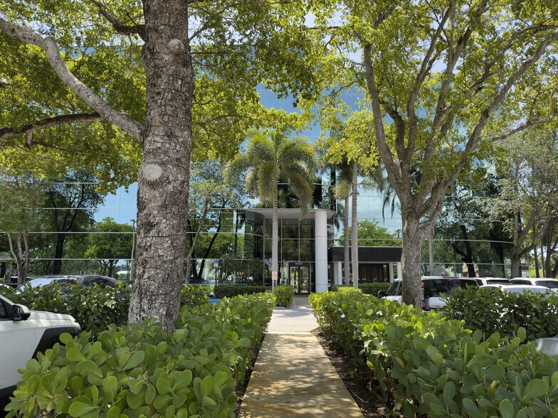 6400 N Andrews Ave, Fort Lauderdale, FL for lease - Building Photo - Image 3 of 8