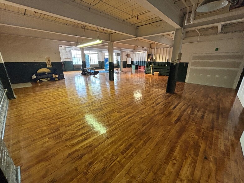 92 Race St, Holyoke, MA à louer - Photo du bâtiment - Image 3 de 9