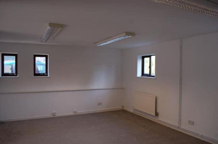 Stoney Common Rd, Stansted for lease - Interior Photo - Image 3 of 4