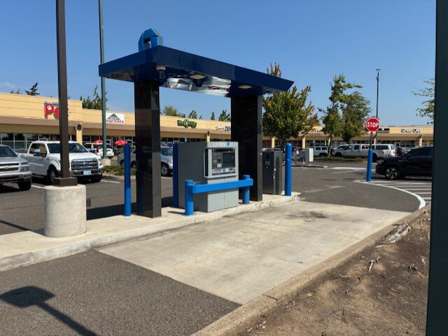 1821-1891 Pioneer Pky E, Springfield, OR à louer - Photo du bâtiment - Image 3 de 12