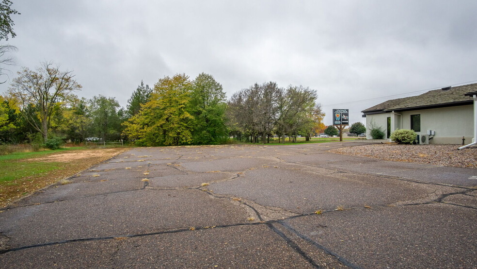 425 W Prairie View Rd, Chippewa Falls, WI for sale - Building Photo - Image 3 of 53