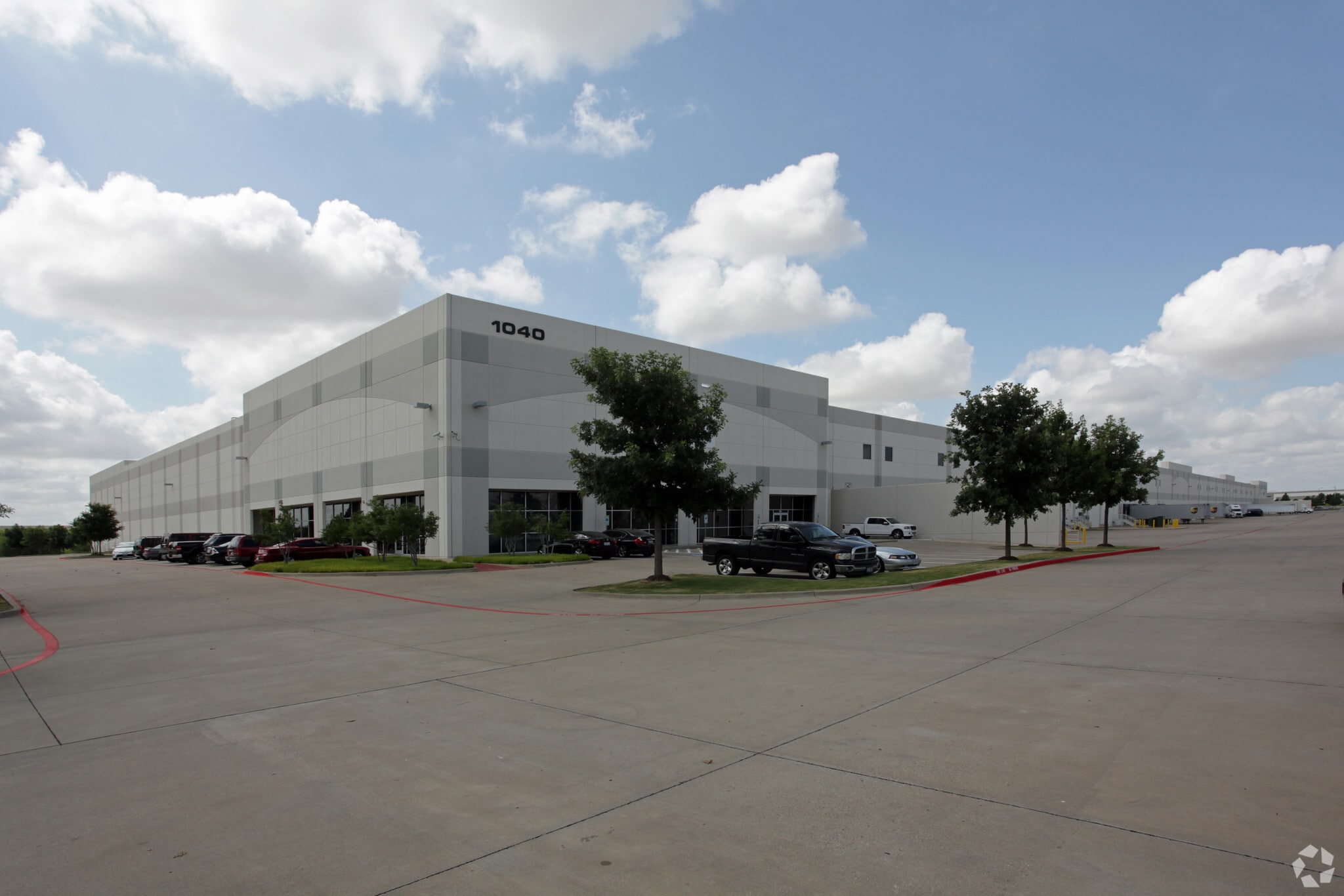 1040 Trade Ave, Dallas, TX for lease Primary Photo- Image 1 of 15