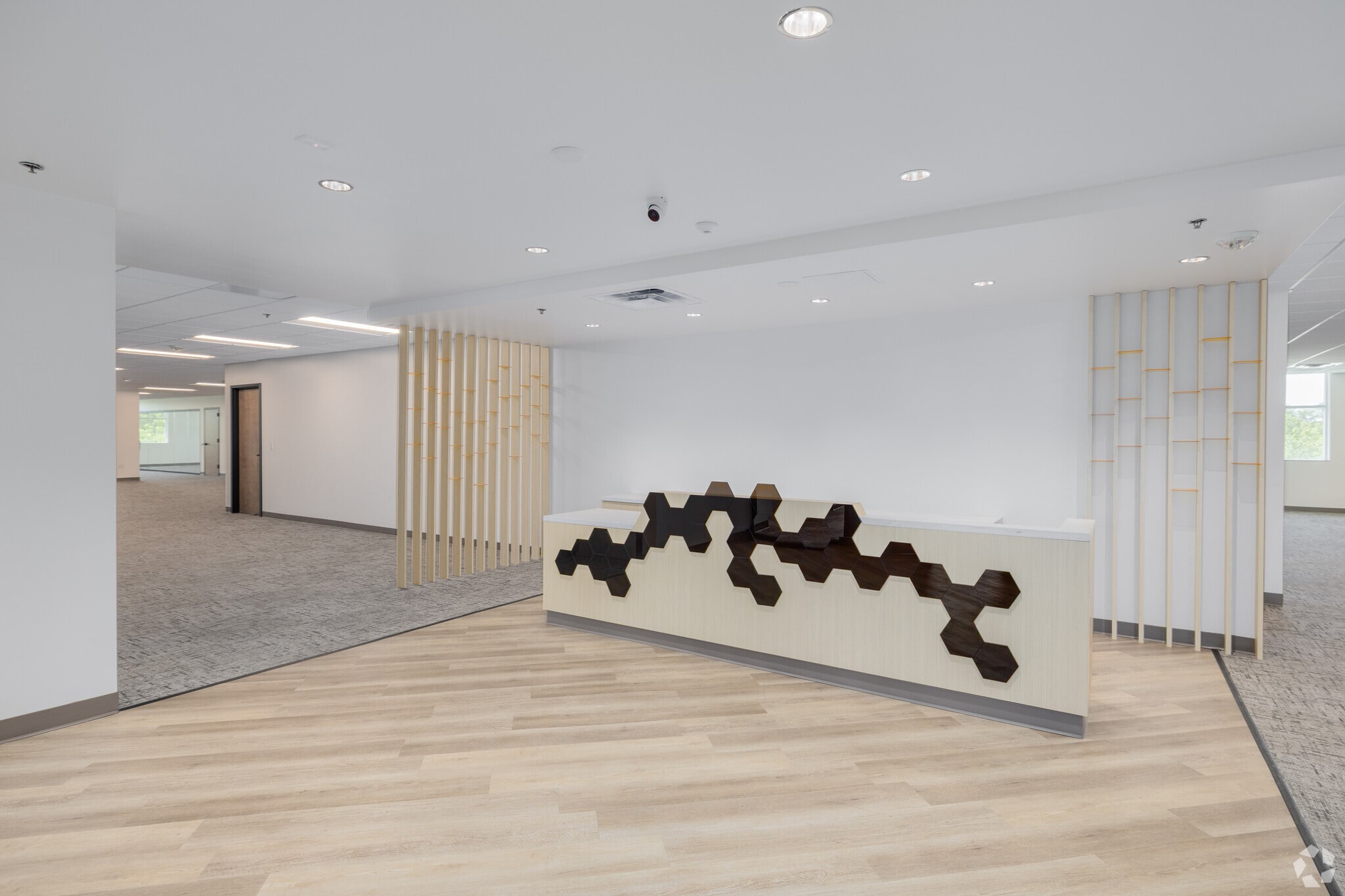 690 N Cofco Center Ct, Phoenix, AZ for lease Interior Photo- Image 1 of 5