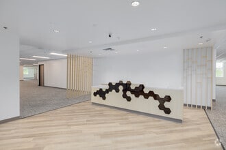 690 N Cofco Center Ct, Phoenix, AZ for lease Interior Photo- Image 1 of 5