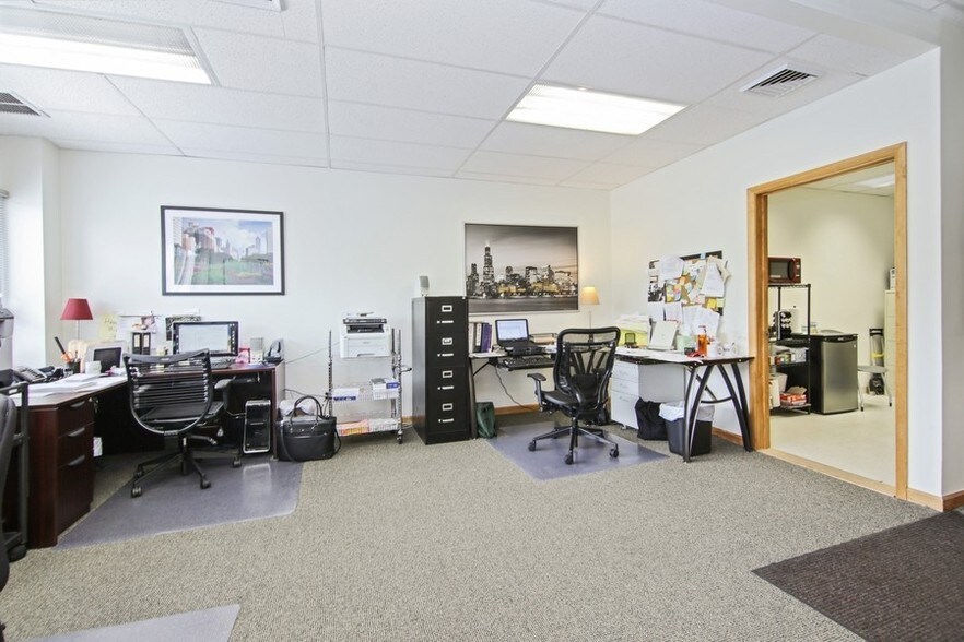 1132 Waukegan Rd, Glenview, IL à vendre - Photo intérieure - Image 2 de 13