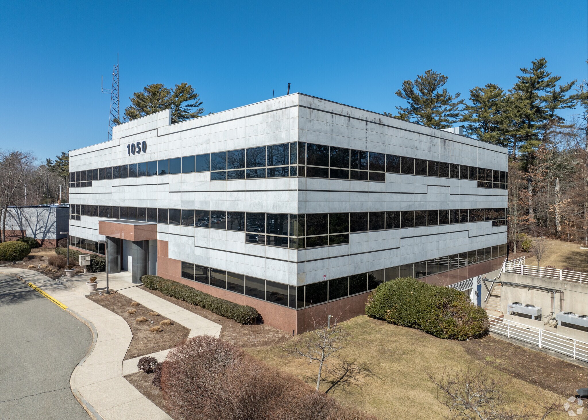 1050 Hingham St, Rockland, MA for lease Primary Photo- Image 1 of 5