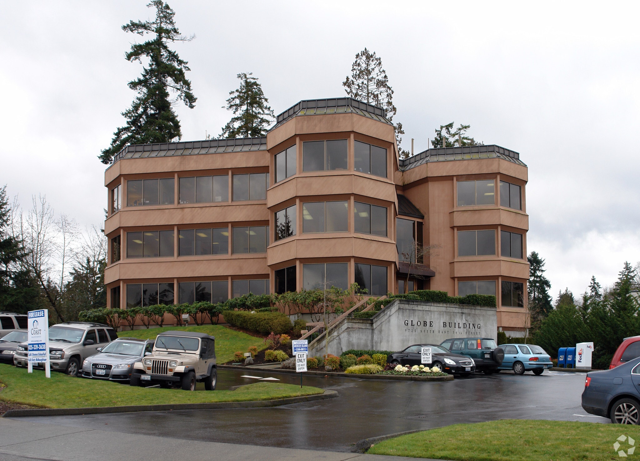 9725 SE 36th St, Mercer Island, WA for lease Primary Photo- Image 1 of 9