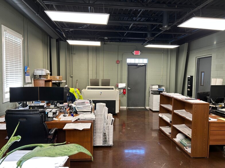 270 Tennent Rd, Morganville, NJ à vendre - Photo du bâtiment - Image 3 de 14