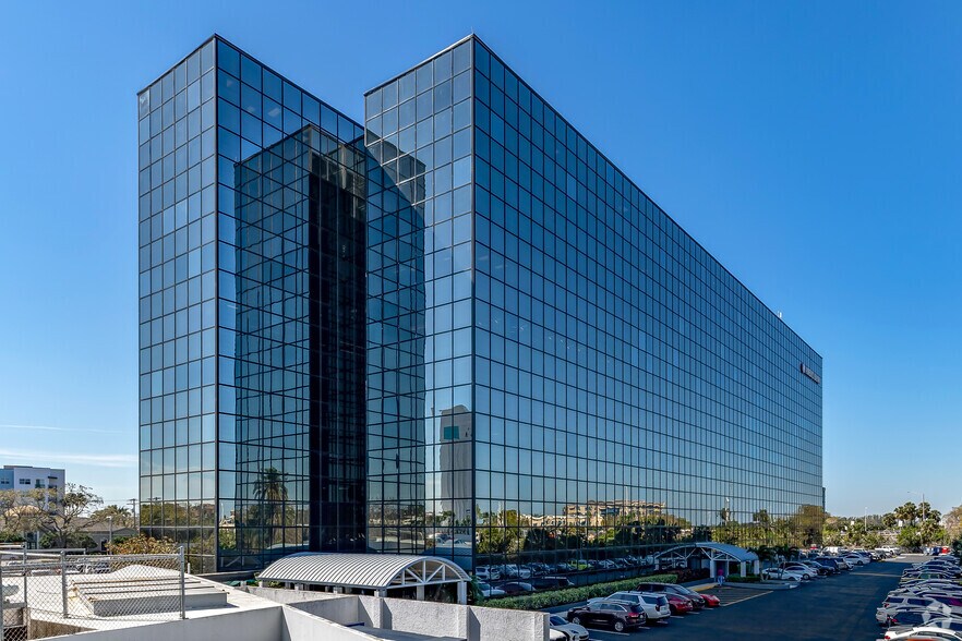 5401 W Kennedy Blvd, Tampa, FL à louer - Photo du bâtiment - Image 2 de 15