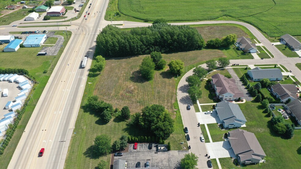 4676 Milton Ave, Janesville, WI à vendre - Photo du bâtiment - Image 2 de 5