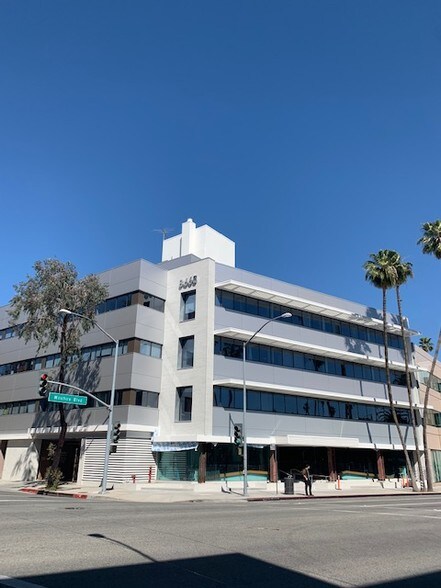 8665 Wilshire Blvd, Beverly Hills, CA à louer - Photo du bâtiment - Image 1 de 11