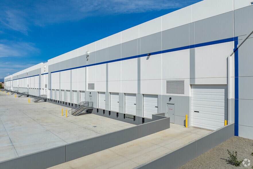 Brickway Boulevard & Copperhill Parkway, Santa Rosa, CA à louer - Photo du bâtiment - Image 2 de 3