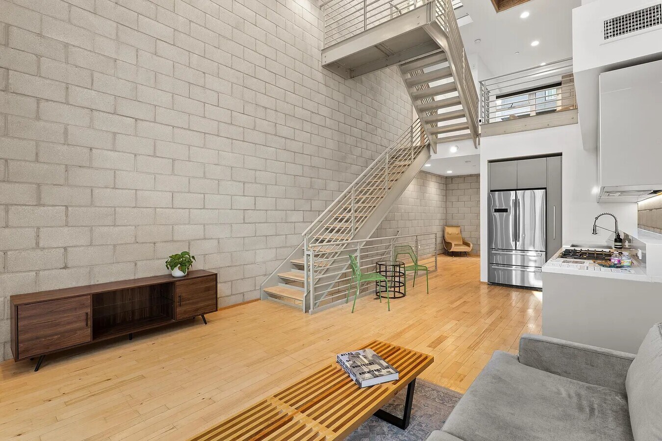 3450 Cahuenga Blvd W, Los Angeles, CA 90068 - Unit 402 -  - Interior Photo - Image 1 of 21