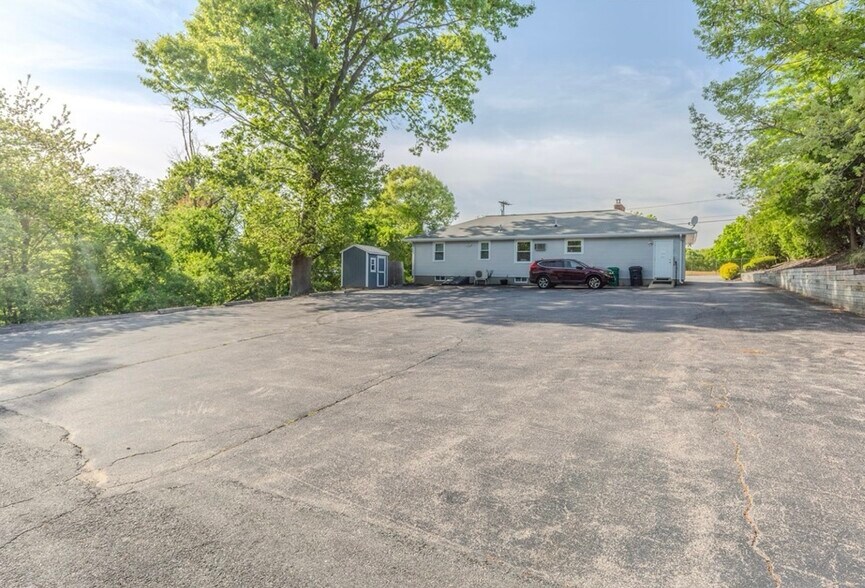 230 Airport Rd, Warwick, RI à vendre - Photo du bâtiment - Image 2 de 13