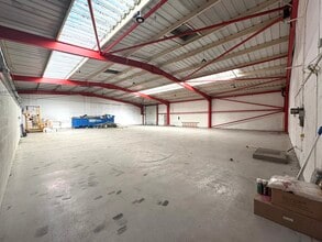 Peverel Dr, Milton Keynes à louer Photo intérieure- Image 1 de 2