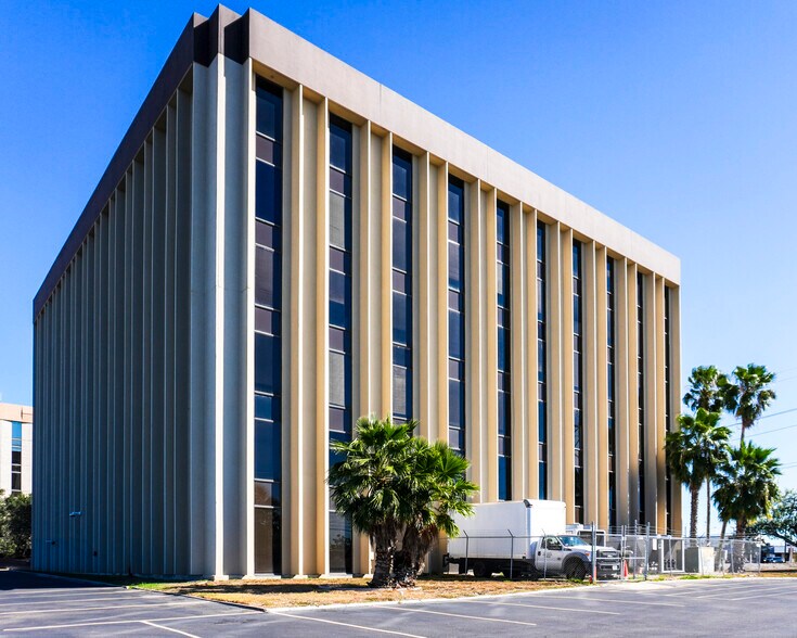 5155 Flynn Pky, Corpus Christi, TX à louer - Photo du bâtiment - Image 3 de 22