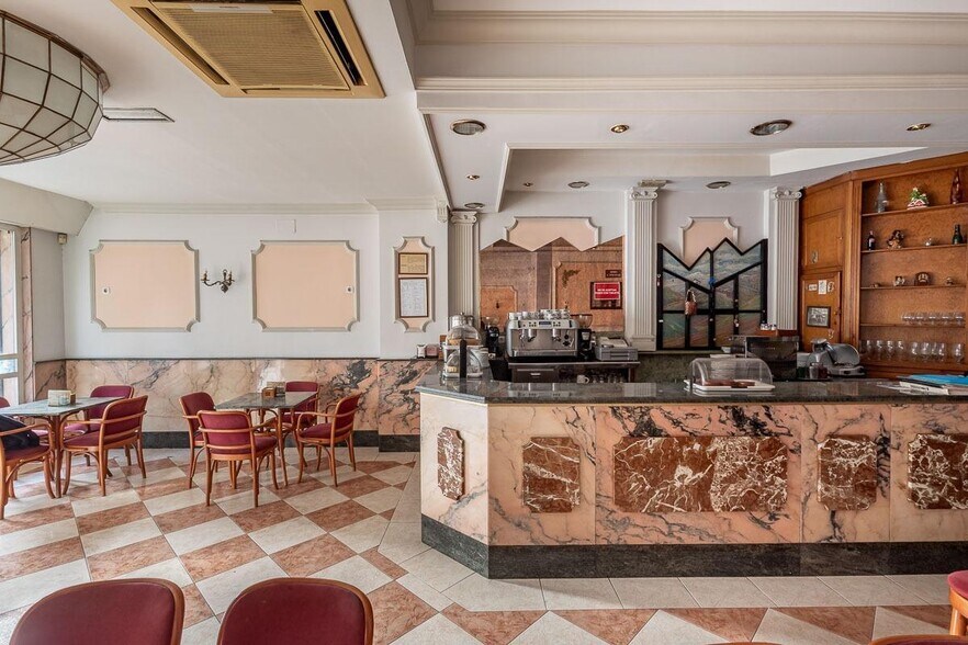 Pdta Francisco Javier Cob, 18, Granada, Granada for sale - Interior Photo - Image 2 of 16