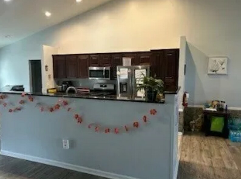 2086 S Rochester Rd, Rochester, MI à vendre - Photo intérieure - Image 3 de 10