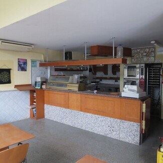 Plus de détails pour Multi-résidentiel à vendre