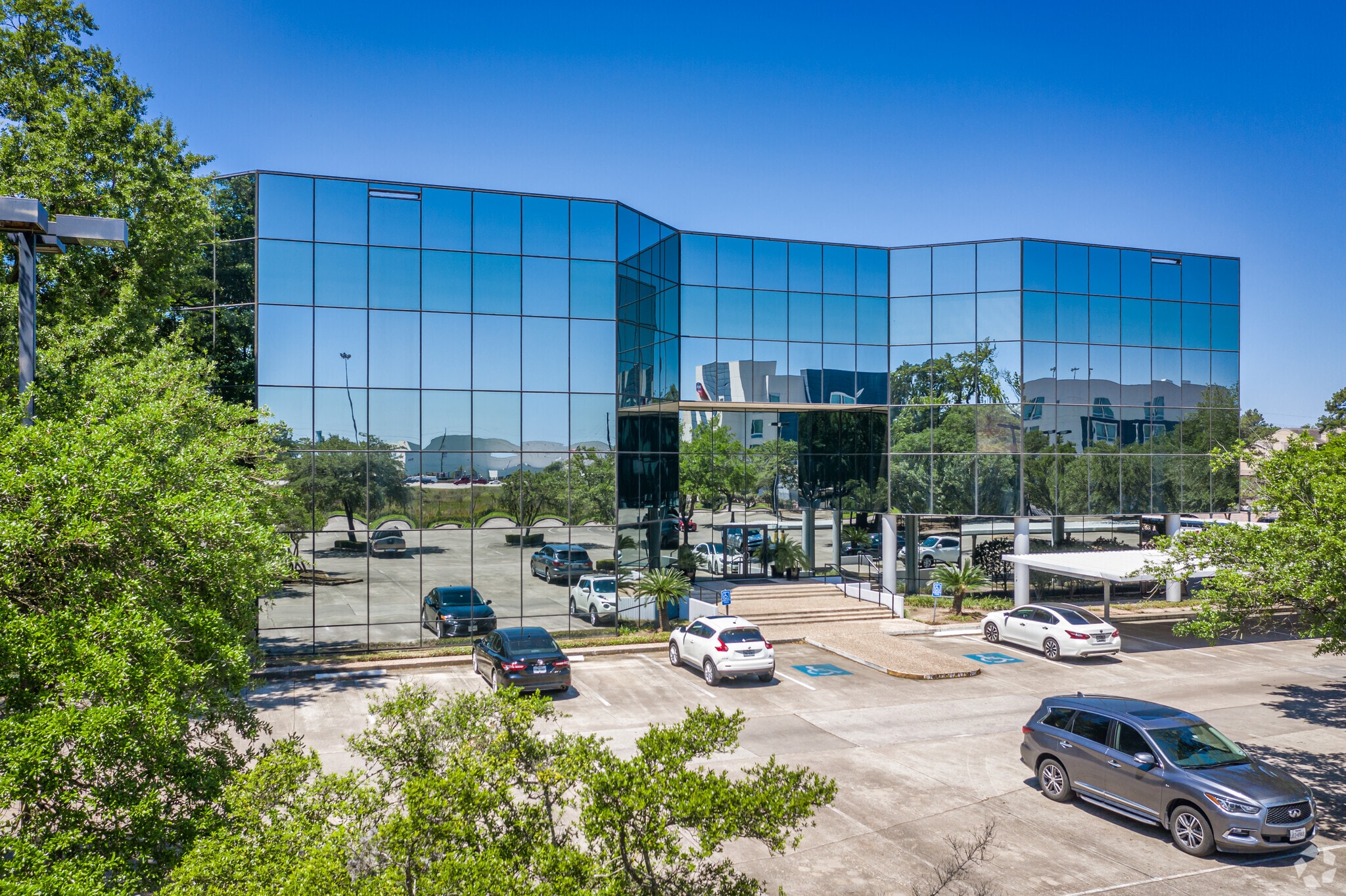 222 Pennbright Dr, Houston, TX à louer Photo du bâtiment- Image 1 de 16