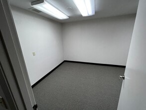 16418 7th Pl W, Lynnwood, WA for lease Interior Photo- Image 2 of 4