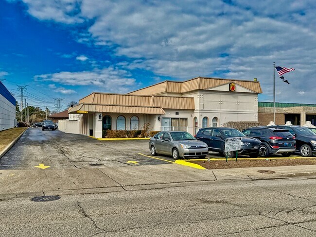 Plus de détails pour 9110 Waukegan Rd, Morton Grove, IL - Services hôteliers à vendre