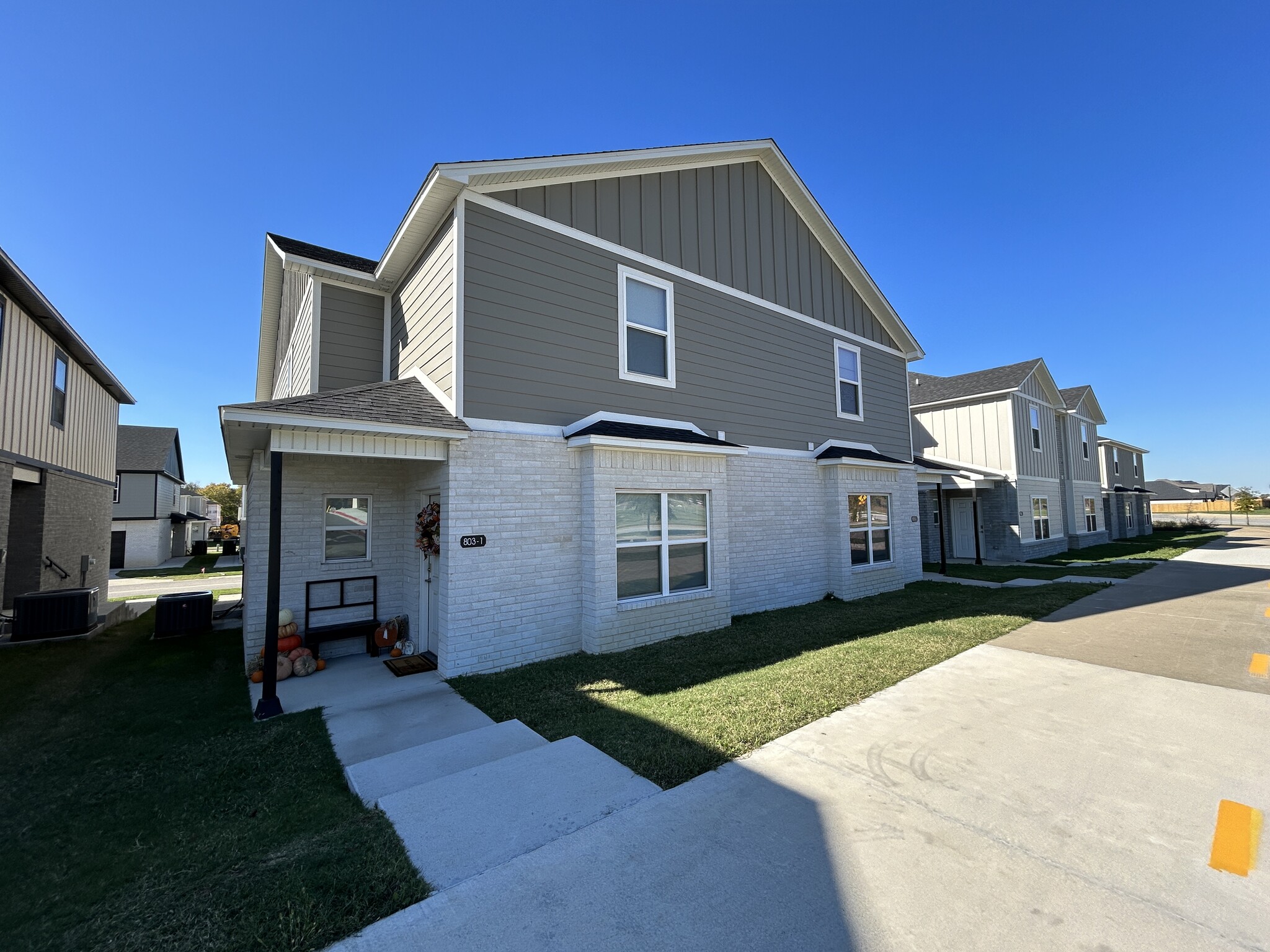 803 S Rupple Rd, Fayetteville, AR à vendre Photo principale- Image 1 de 15