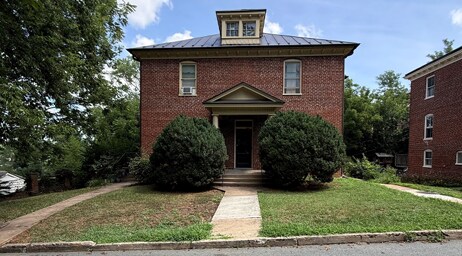 Charlottesville Multifamily Portfolio portefeuille de 3 propriétés à vendre sur LoopNet.ca Photo du bâtiment- Image 1 de 13
