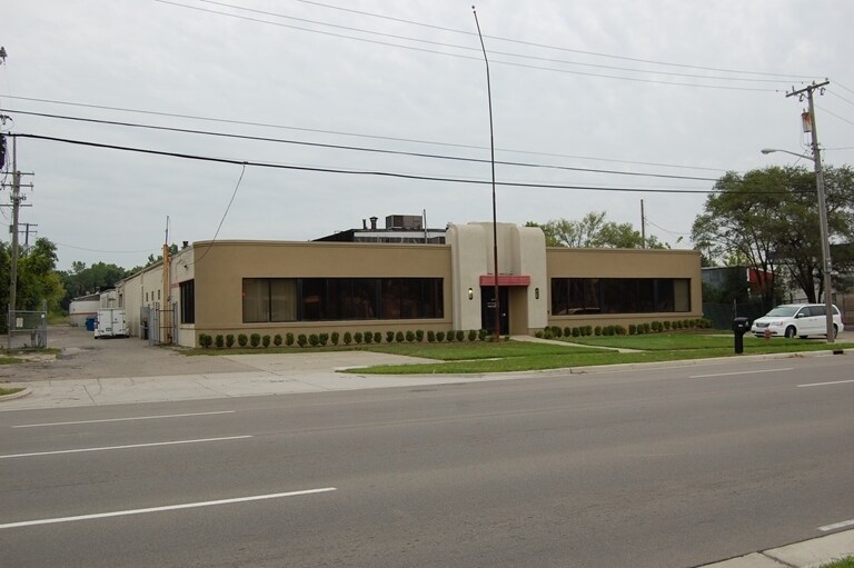 19270 W 8 Mile Rd, Southfield, MI à vendre - Photo principale - Image 1 de 3