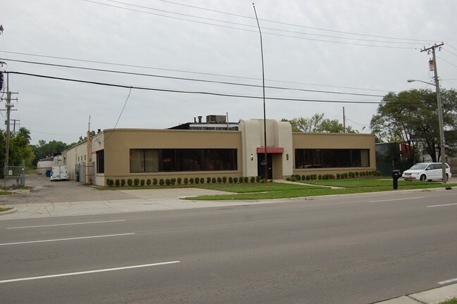 Plus de détails pour 19270 W 8 Mile Rd, Southfield, MI - Industriel à louer