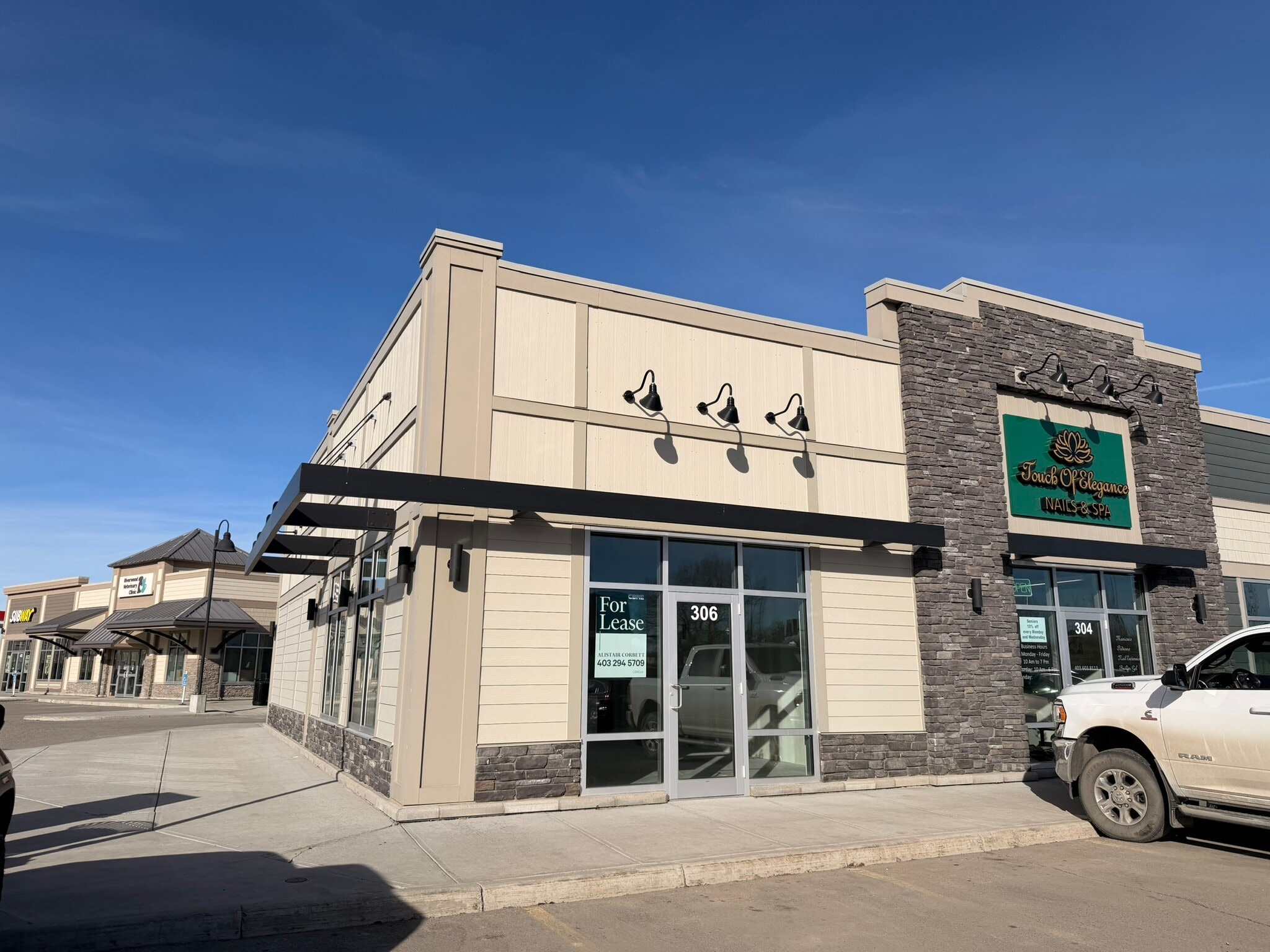 100 High Country Dr NW, High River, AB à louer Photo du bâtiment- Image 1 de 5