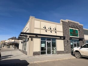 100 High Country Dr NW, High River, AB à louer Photo du bâtiment- Image 1 de 5