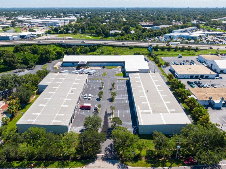 4033 35th St N, Saint Petersburg, FL à vendre - Photo du bâtiment - Image 2 de 6