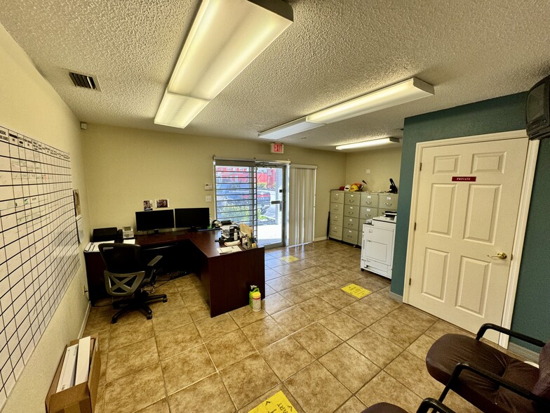 517 Mason Ave, Daytona Beach, FL for lease - Building Photo - Image 2 of 28