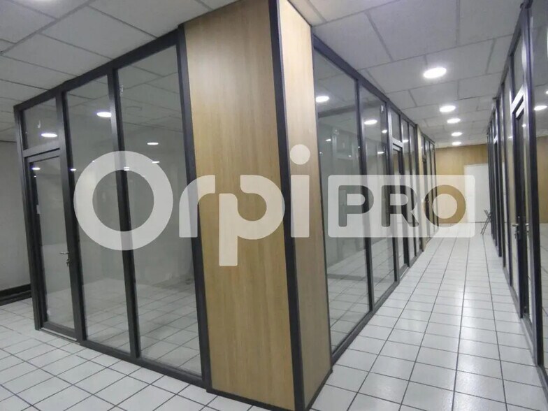 Retail in Manosque for sale - Interior Photo - Image 3 of 18