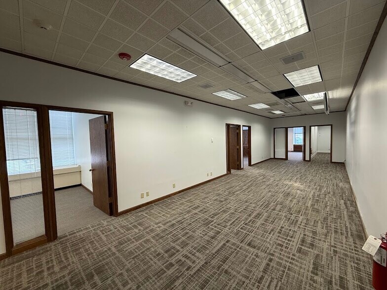100 N Salina St, Syracuse, NY à louer - Photo intérieure - Image 3 de 7