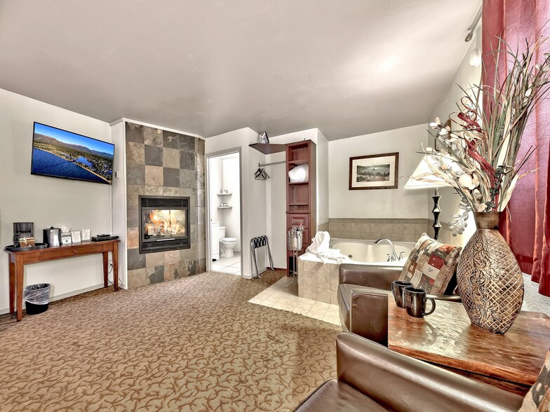 924 Park Ave, South Lake Tahoe, CA for sale - Building Photo - Image 3 of 11