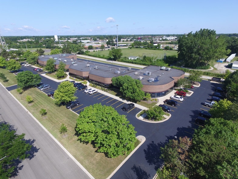 3550 W Salt Creek Ln, Arlington Heights, IL for lease - Aerial - Image 3 of 9