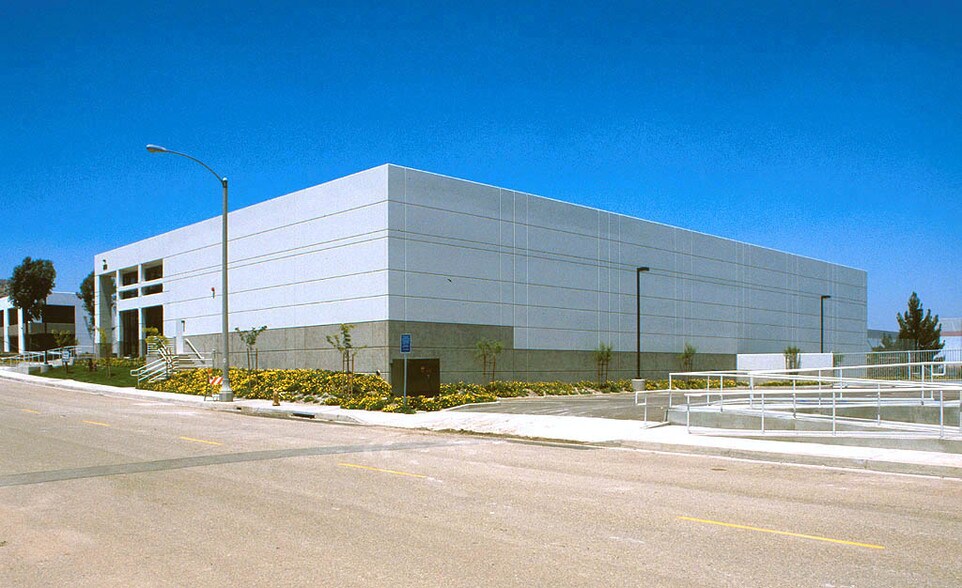 235 Jason Ct, Corona, CA à louer - Autre - Image 2 de 4